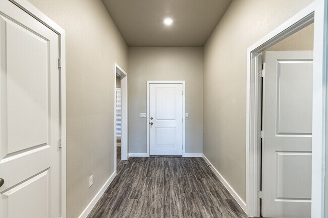 Building Photo - Beautiful 4 bed 3 bath home