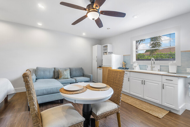 Building Photo - 43 W Plumosa Ln