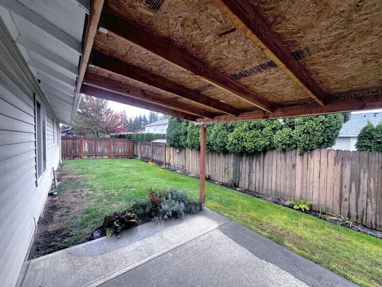 Building Photo - 15807 NE 86th Cir