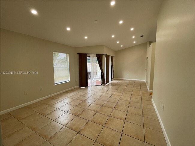 Building Photo - 1511 San Remo Cir