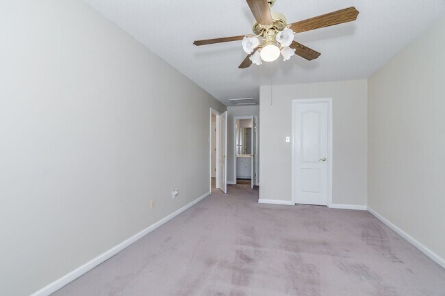 Building Photo - 2545 Carriage Creek