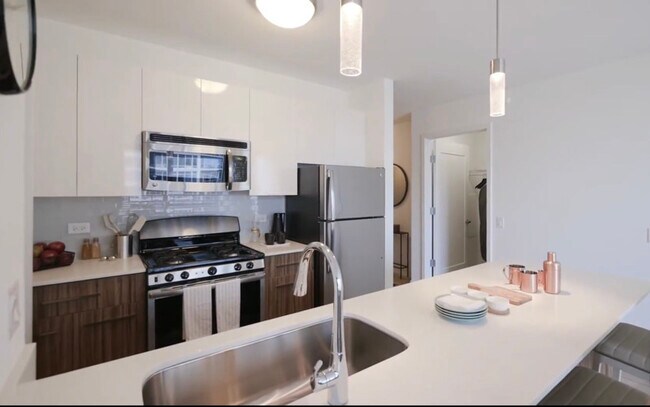 Building Photo - 341 W Kinzie St