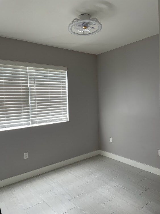 Building Photo - 1400 SW 27th Ave