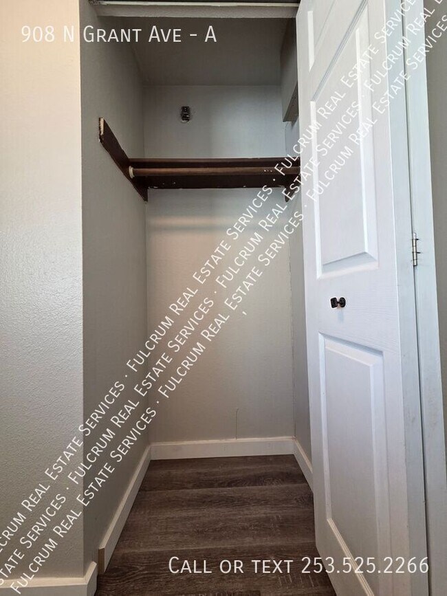 Building Photo - 908 N Grant Ave