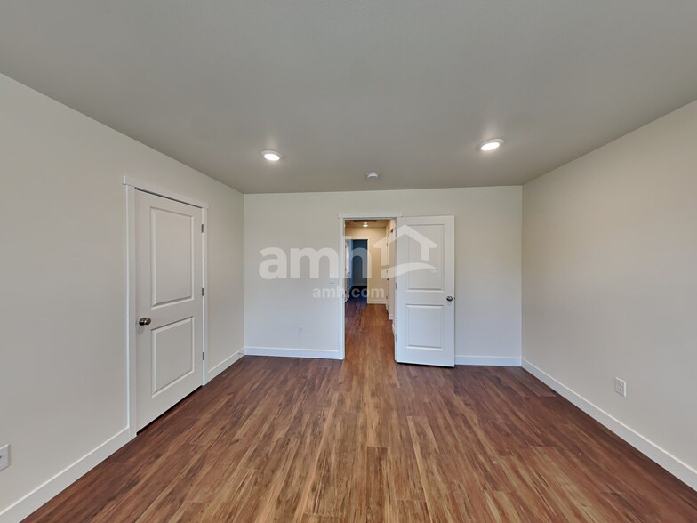 Building Photo - 4903 85th Dr NE