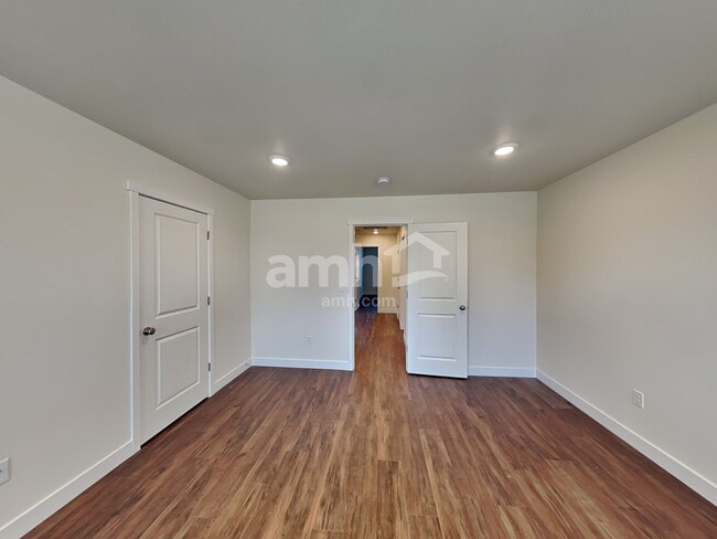 Building Photo - 4808 85th Dr NE