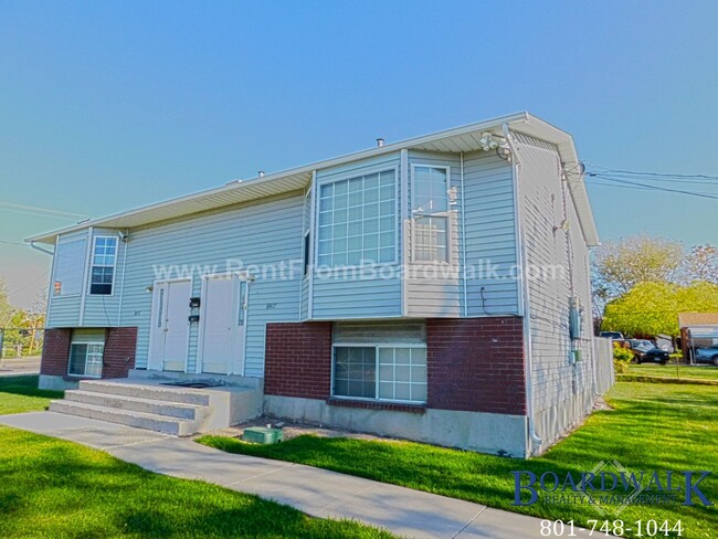 Building Photo - 2 Bedroom Duplex Unit in Great Neighborhood