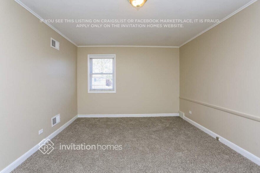 Building Photo - 9147 S Richmond Ave