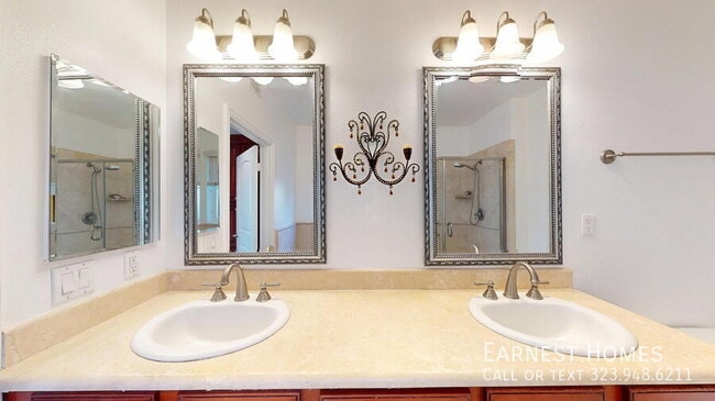 Building Photo - 14242 Burbank Blvd