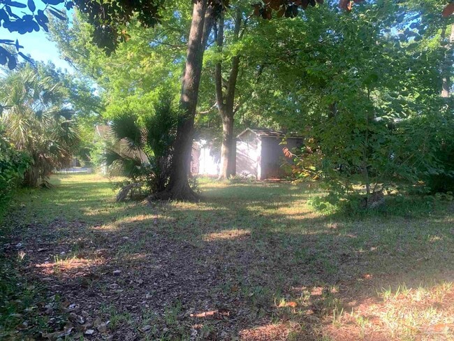 Building Photo - 3204 E Gonzalez St