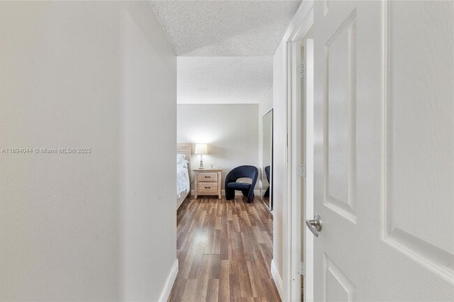 Building Photo - 600 Parkview Dr