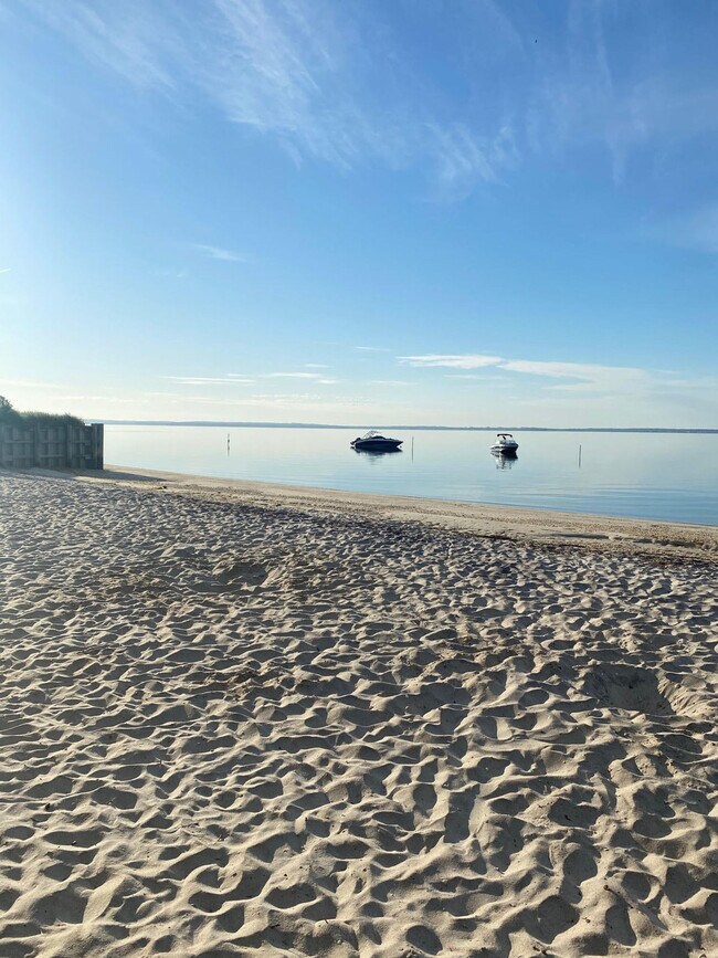 Building Photo - 1025 Peconic Bay Blvd