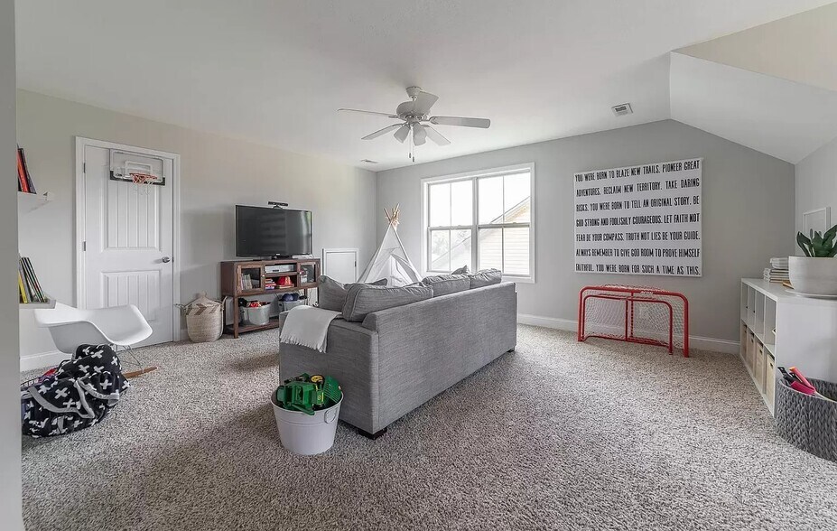 Building Photo - 1335 Golden Eagle Way