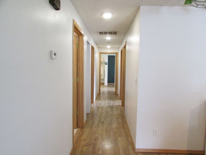 Building Photo - 2250 Sentry Dr