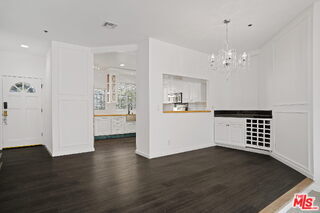 Building Photo - 850 N Poinsettia Pl