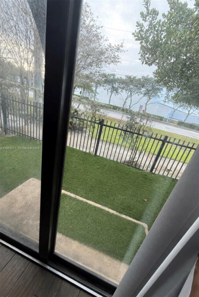 Building Photo - 1040 NW 33rd Ct