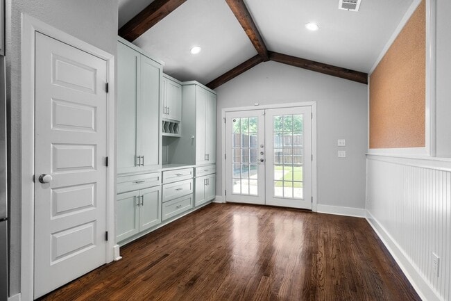 Building Photo - 4036 Linden Ave