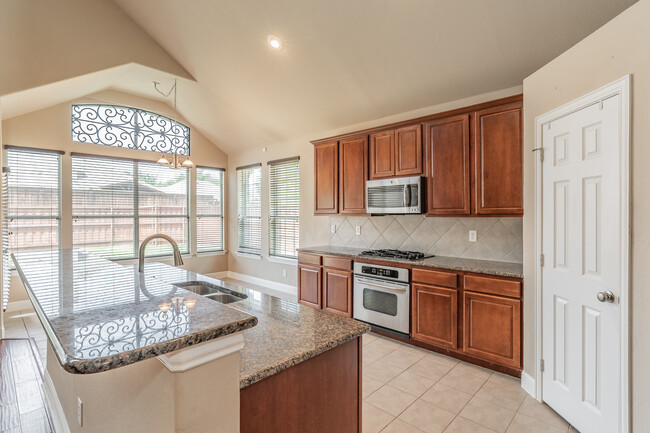 Building Photo - 1605 Buckhorn Dr