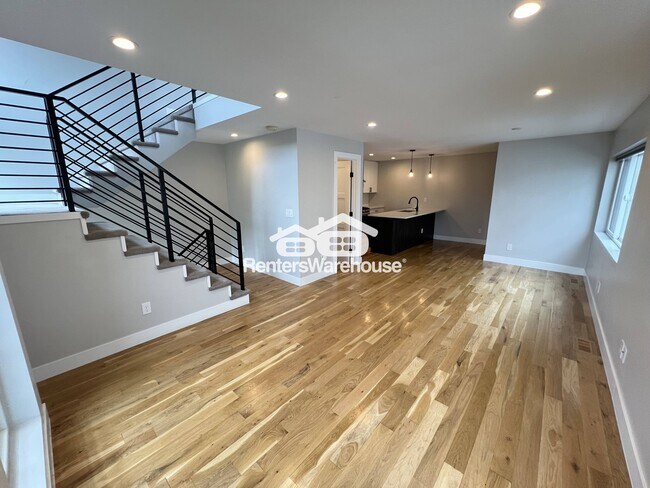 Building Photo - 1338 Perry St