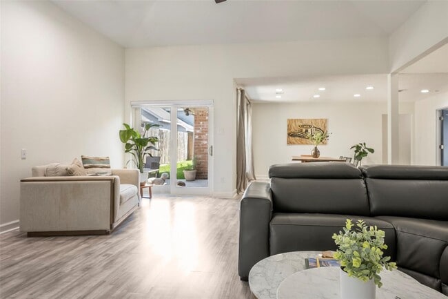 Building Photo - 11743 Wickhollow Ln
