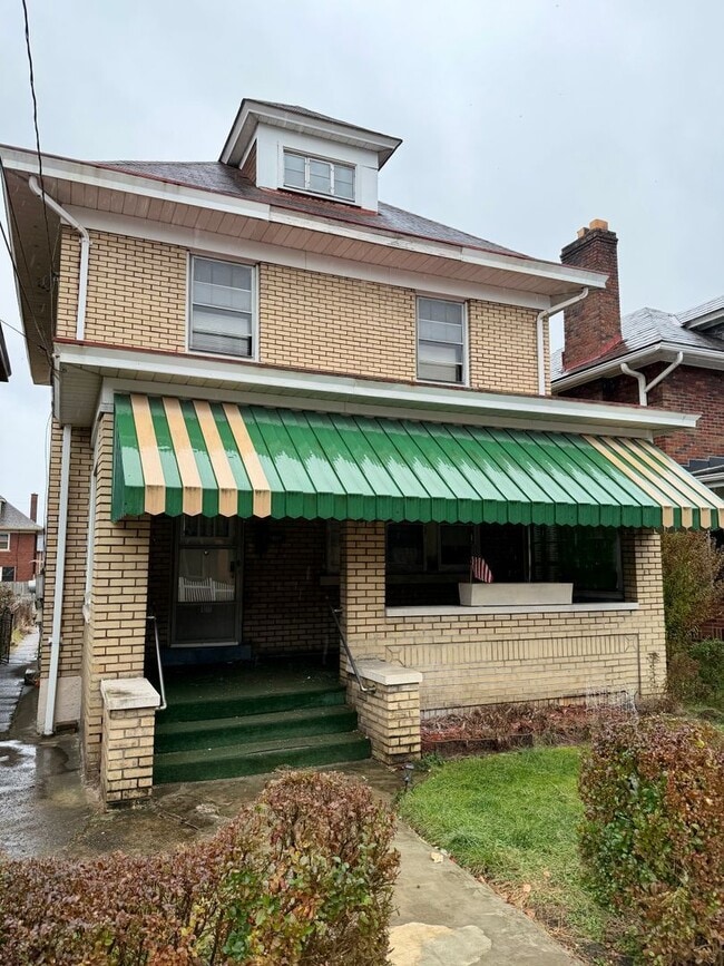 Building Photo - 1011 2nd St