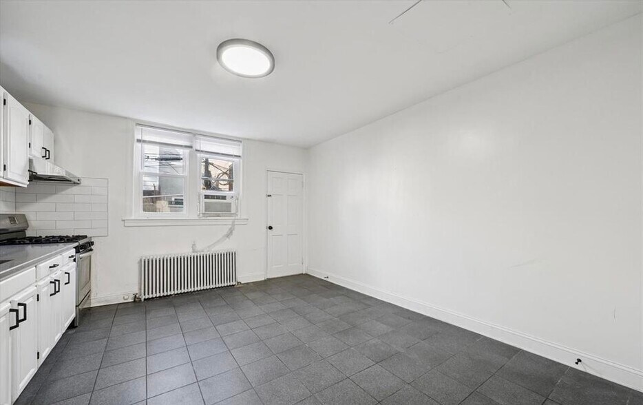 Building Photo - 2038 S Darien St