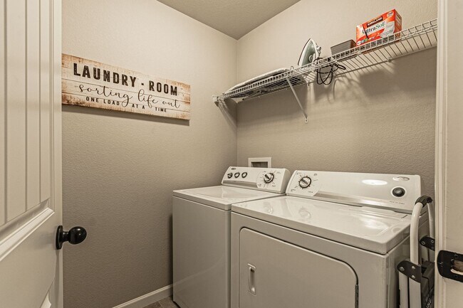 Building Photo - Cozy Fully Furnished  COS Townhome