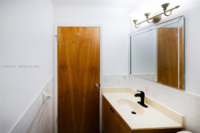 Building Photo - 10017 W Okeechobee Rd