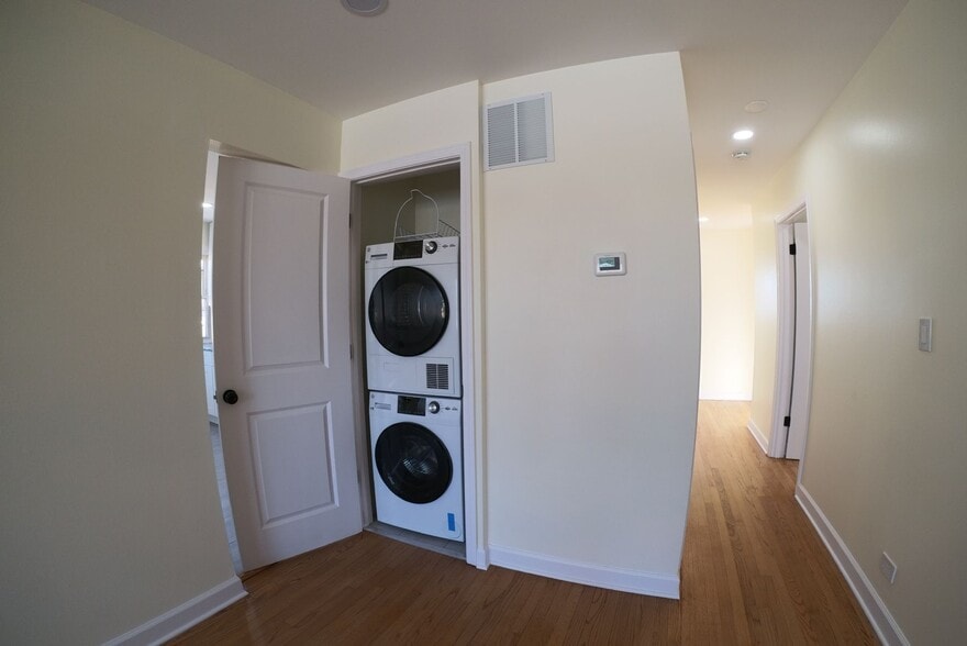 Building Photo - 8017 W Churchill Ave