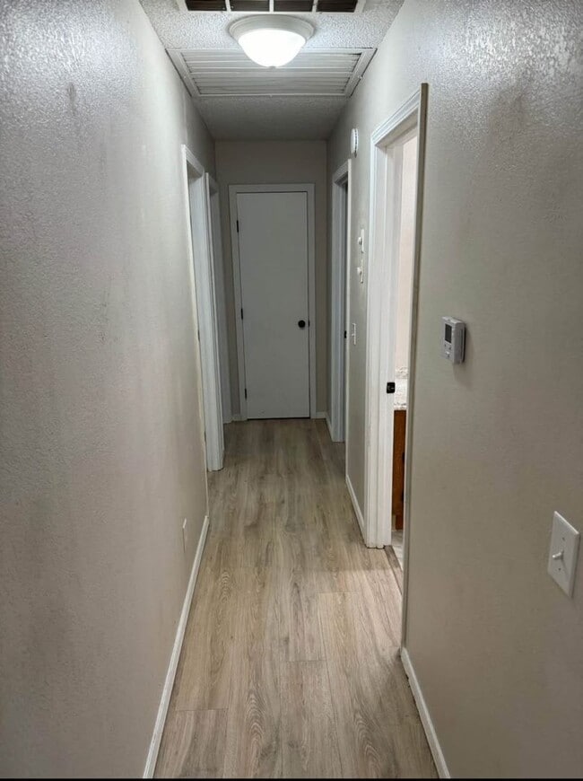 Building Photo - Move in Ready