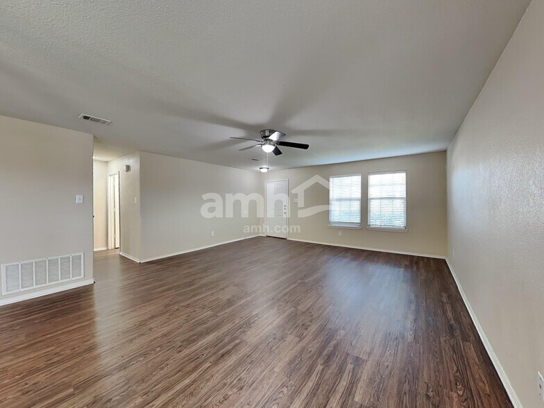 Building Photo - 538 Blue Sage Dr