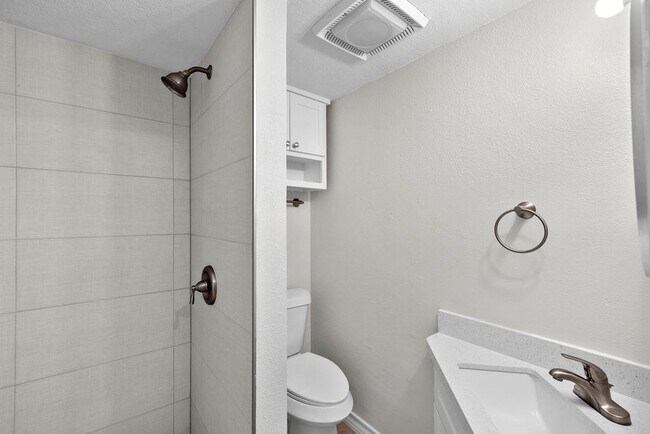 Building Photo - 1313 Harbor Island Dr