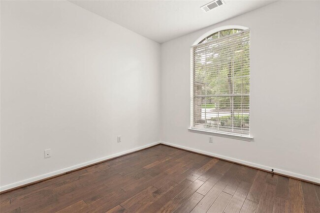 Building Photo - 99 S Wynnoak Cir