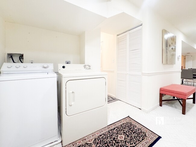 Building Photo - 1706 Poling Ave