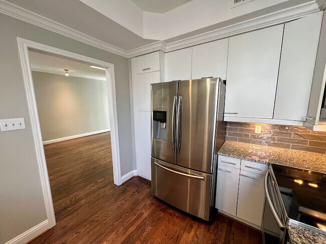 Building Photo - 4040 Avondale Ave