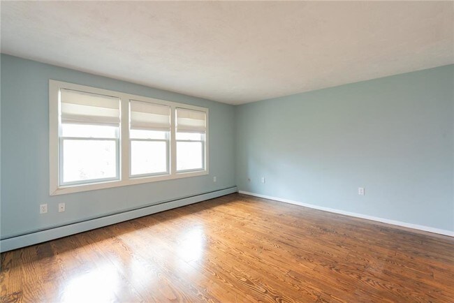 Building Photo - 7 Cowsill Ln