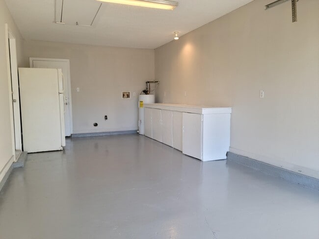 Building Photo - 709 Whippoorwill Ln