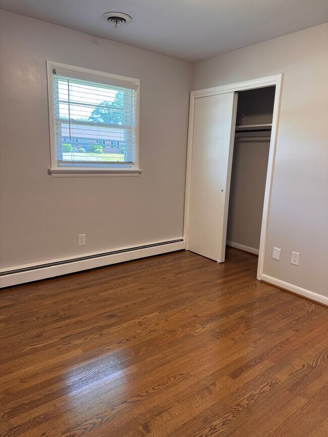 Building Photo - 104 Tanzalon Dr