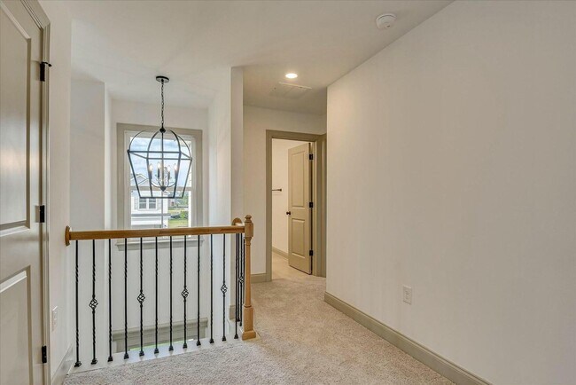 Building Photo - 2021 Warbler Dr