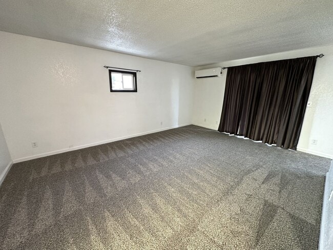 Building Photo - 1821 Peachtree Ln