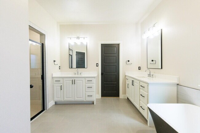 Building Photo - 5825 Grinnell St