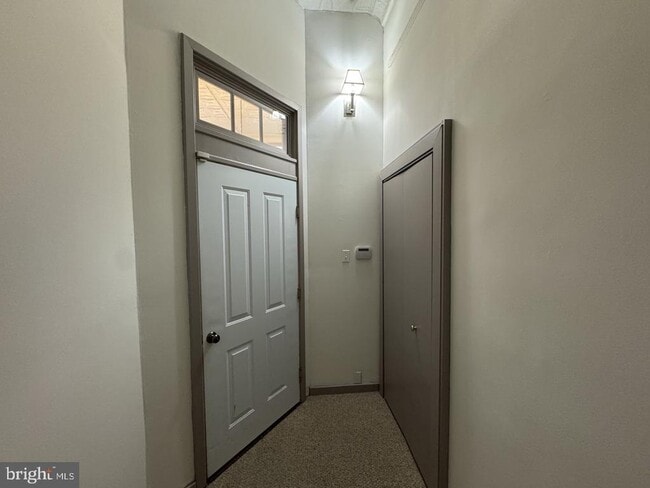 Building Photo - 328 S Broadway