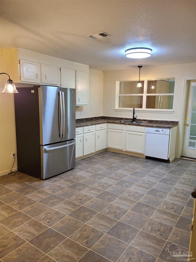 Building Photo - 6970 Klondike Rd