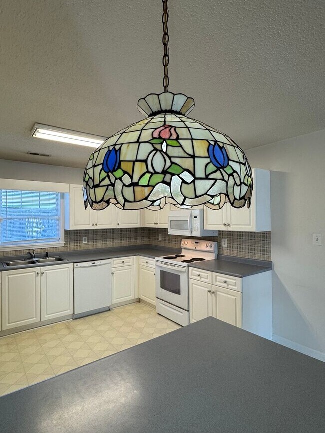 Building Photo - Not to be Missed on Heritage Square!