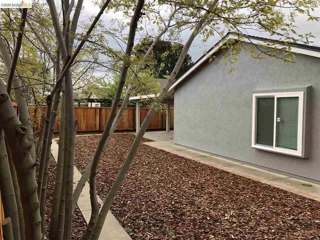 Building Photo - 1740 Gateway Dr