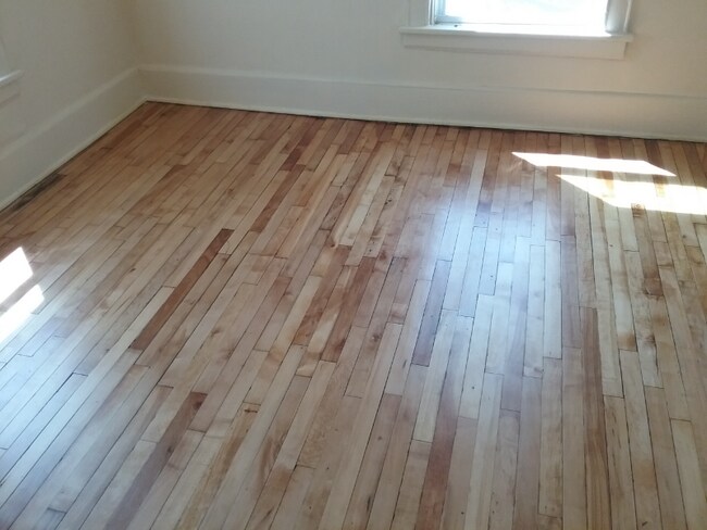 Building Photo - 639 19th Ave NE