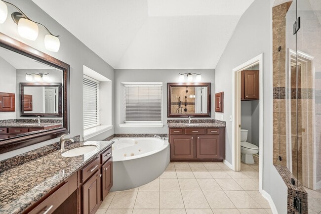 Building Photo - 15851 Jamie Lee Dr