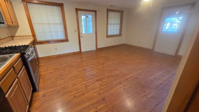 Building Photo - 9 Roberts Rd