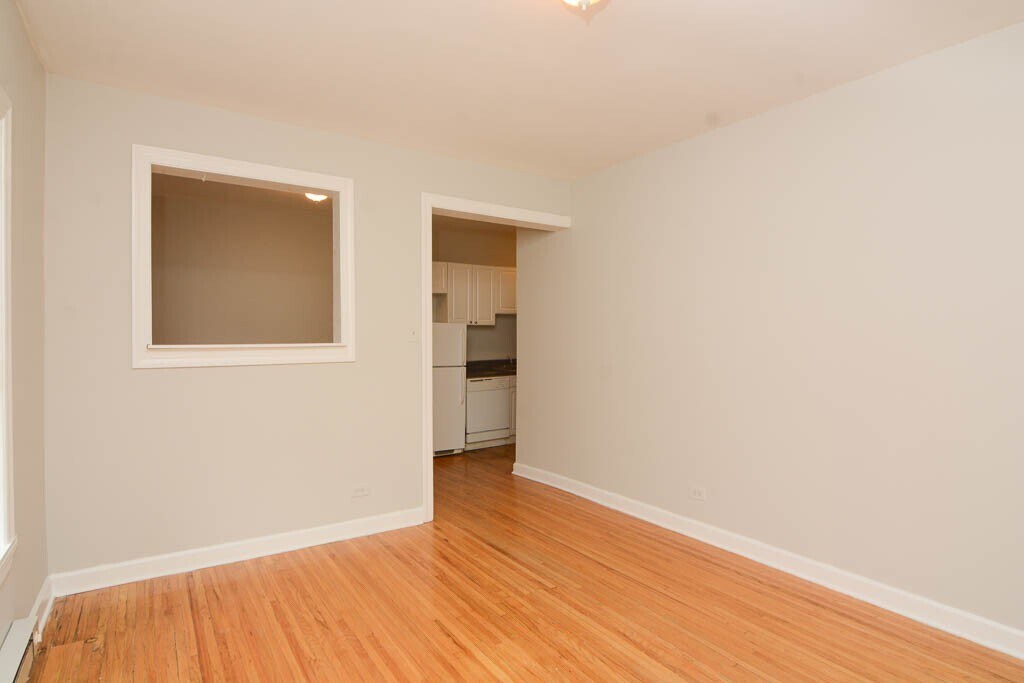 Building Photo - 714 W Barry Ave