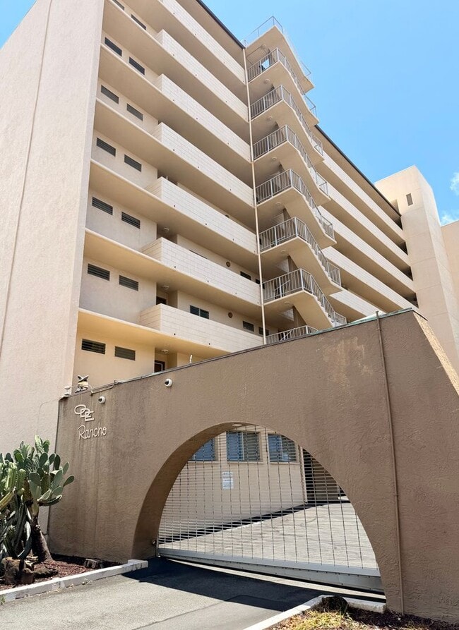 Building Photo - 1447 Kewalo St